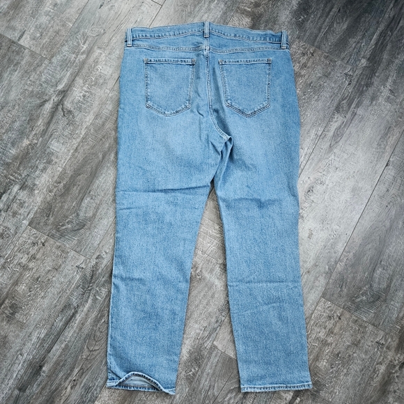 Old Navy Boyfriend Mid-Rise Jeans Womens Sz 16 Distressed Blue Denim Lightweight - Picture 2 of 8